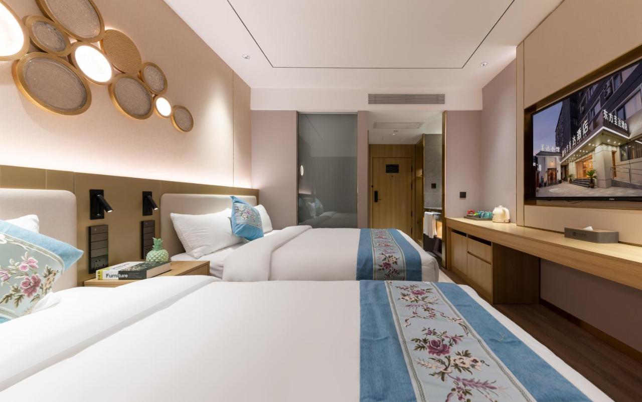 East Sacred Hotel--Very Near Beijing Tiananmen Square ,The Forbidden City,The Temple Of Heaven ,3 Minutes' Walk To Wangfujing Subway ,Located In The Center Of Beijing, Many Shopping Malls Around,Newly Renovated Hotel-Able To Receive Foreign Guests Ngoại thất bức ảnh Deluxe Room