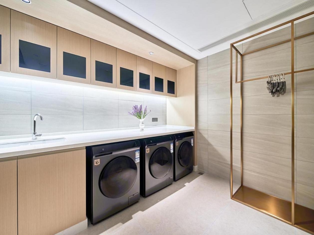 East Sacred Hotel--Very Near Beijing Tiananmen Square ,The Forbidden City,The Temple Of Heaven ,3 Minutes' Walk To Wangfujing Subway ,Located In The Center Of Beijing, Many Shopping Malls Around,Newly Renovated Hotel-Able To Receive Foreign Guests Ngoại thất bức ảnh Laundry room