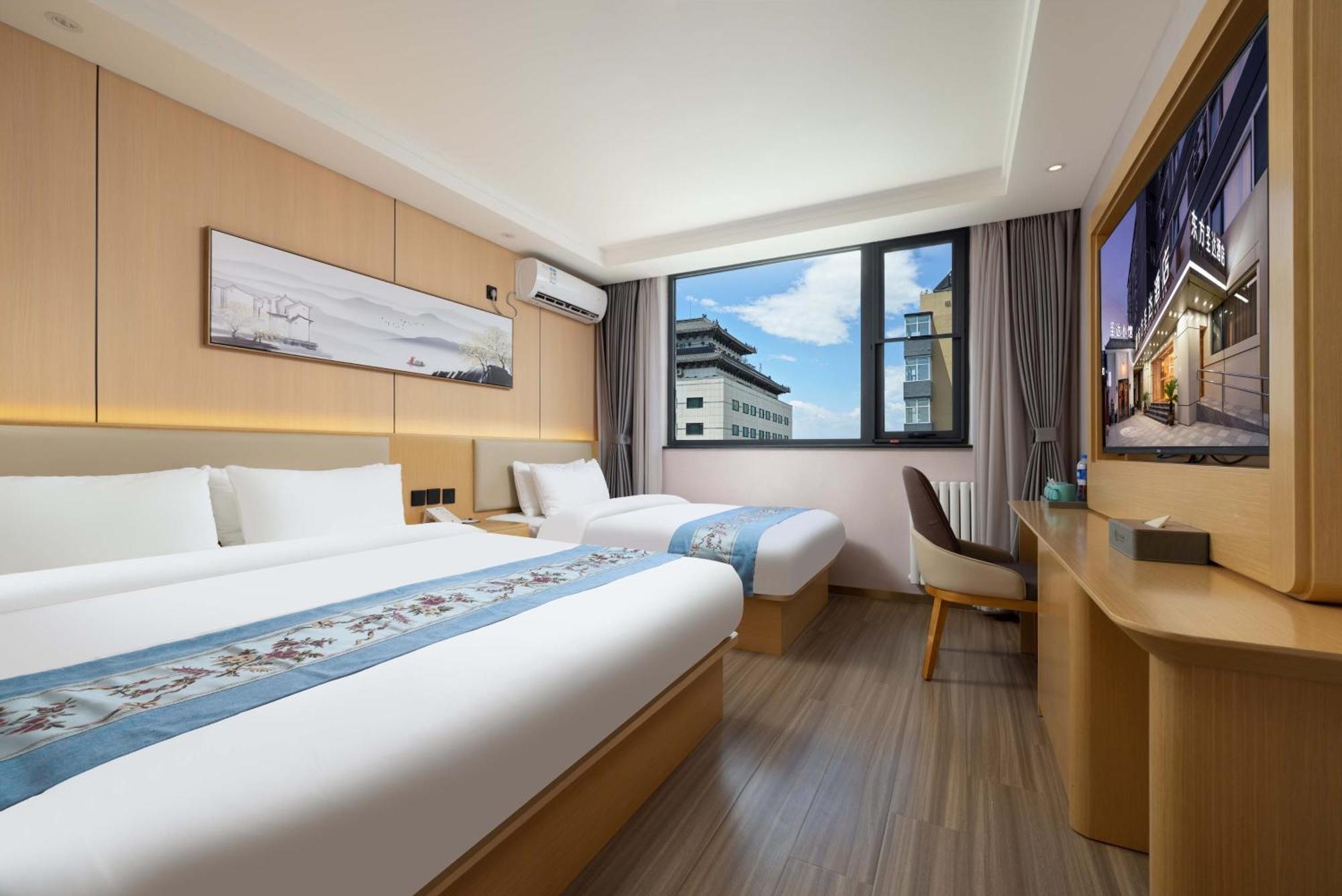 East Sacred Hotel--Very Near Beijing Tiananmen Square ,The Forbidden City,The Temple Of Heaven ,3 Minutes' Walk To Wangfujing Subway ,Located In The Center Of Beijing, Many Shopping Malls Around,Newly Renovated Hotel-Able To Receive Foreign Guests Ngoại thất bức ảnh